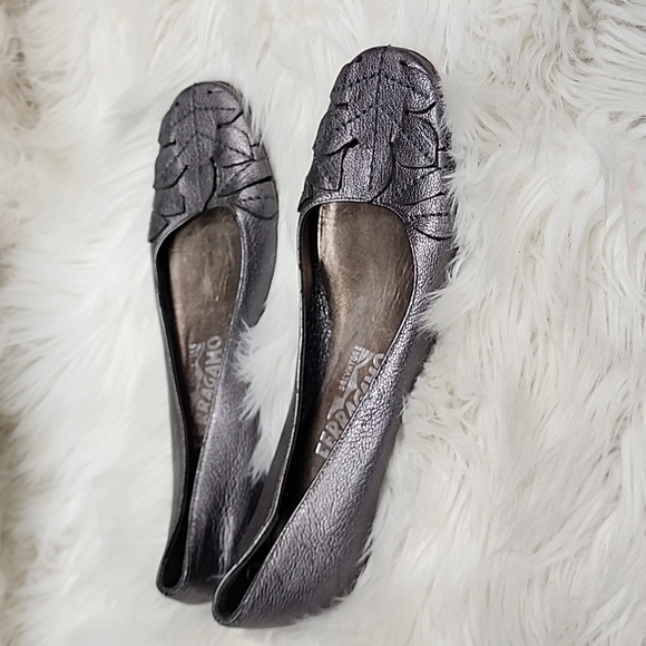 Salvatore Ferragamo gunmetal gray flats w/leaf detail size 6  Salvatore Ferragamo gunmetal gray flats w/leaf detail size 6